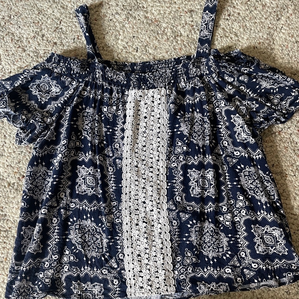 Strap / off shoulder top